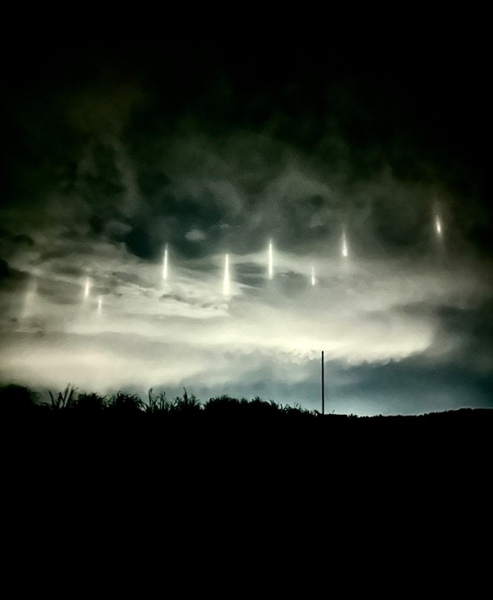 'Pilares de luz' são vistos no céu do Japão e levam a especulações: 'Invasão alienígena?' — Foto: Reprodução/X