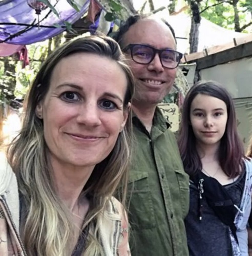 Alice e Soren com Aaron, em 2017, quando eles se conheceram — Foto: Reprodução
