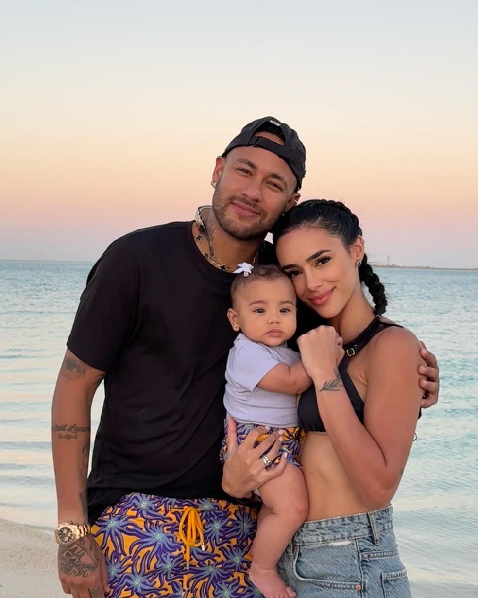 Neymar com Bruna Biancardi e a filha, Mavie — Foto: Instagram