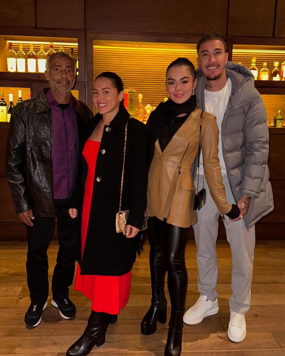 Romário, Alycia Gomes, Bia Michelle e Romarinho viajaram para a Grécia — Foto: Reprodução/Instagram
