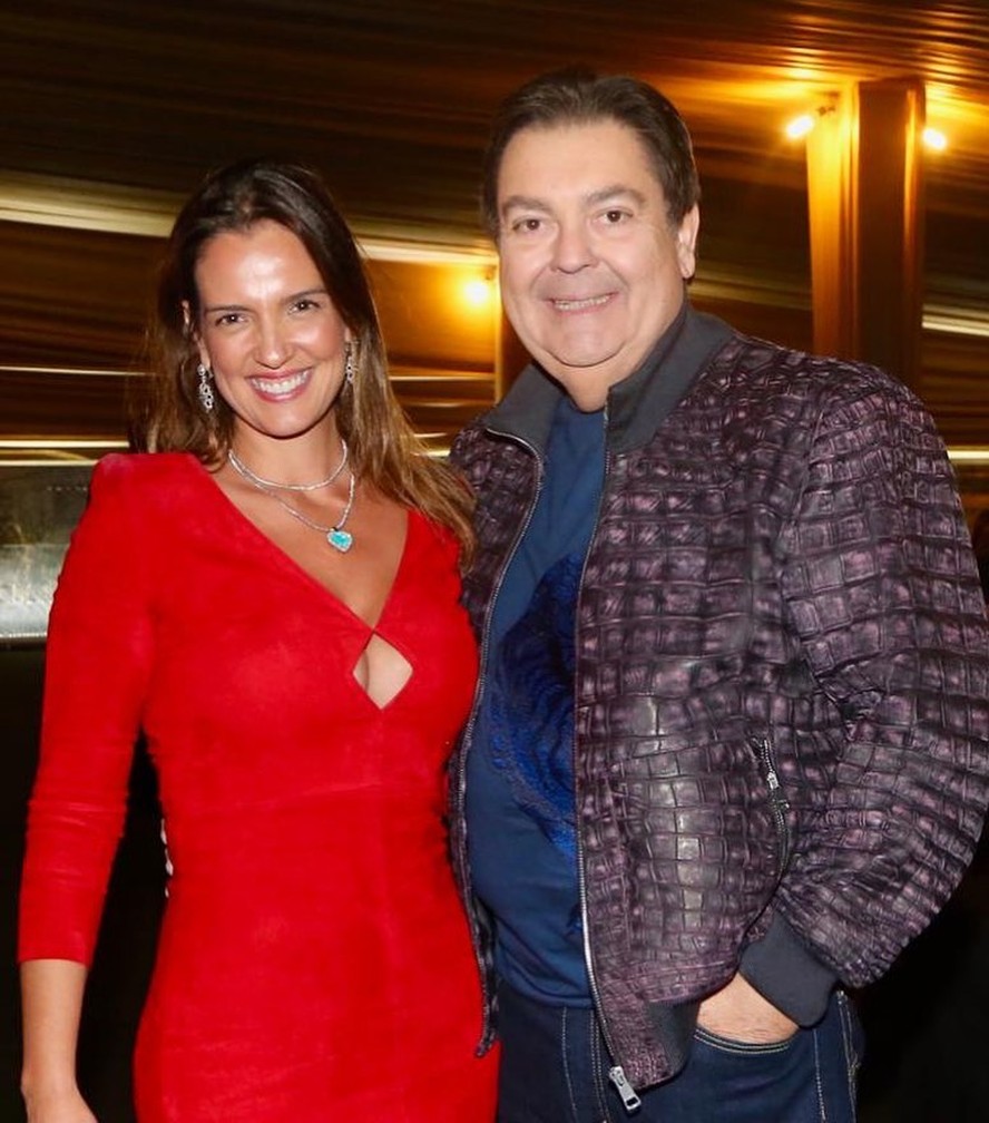 Luciana Cardoso, esposa de Faustão, publica atualizações sobre o estado de  saúde do apresentador: 'ele tem lutado bravamente para se manter bem'