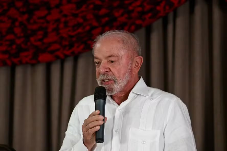 Em reunião, Lula é aconselhado a ter mais participação nas redes e diz que vai explorar riscos da eleição de Flávio