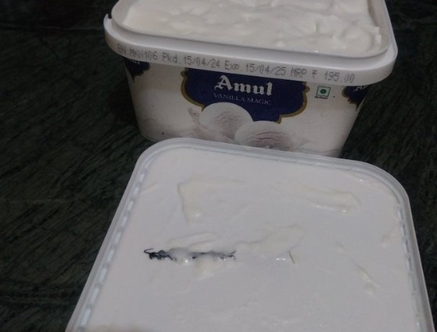 Mulher encontra lacraia dentro de pote de sorvete comprado na Índia