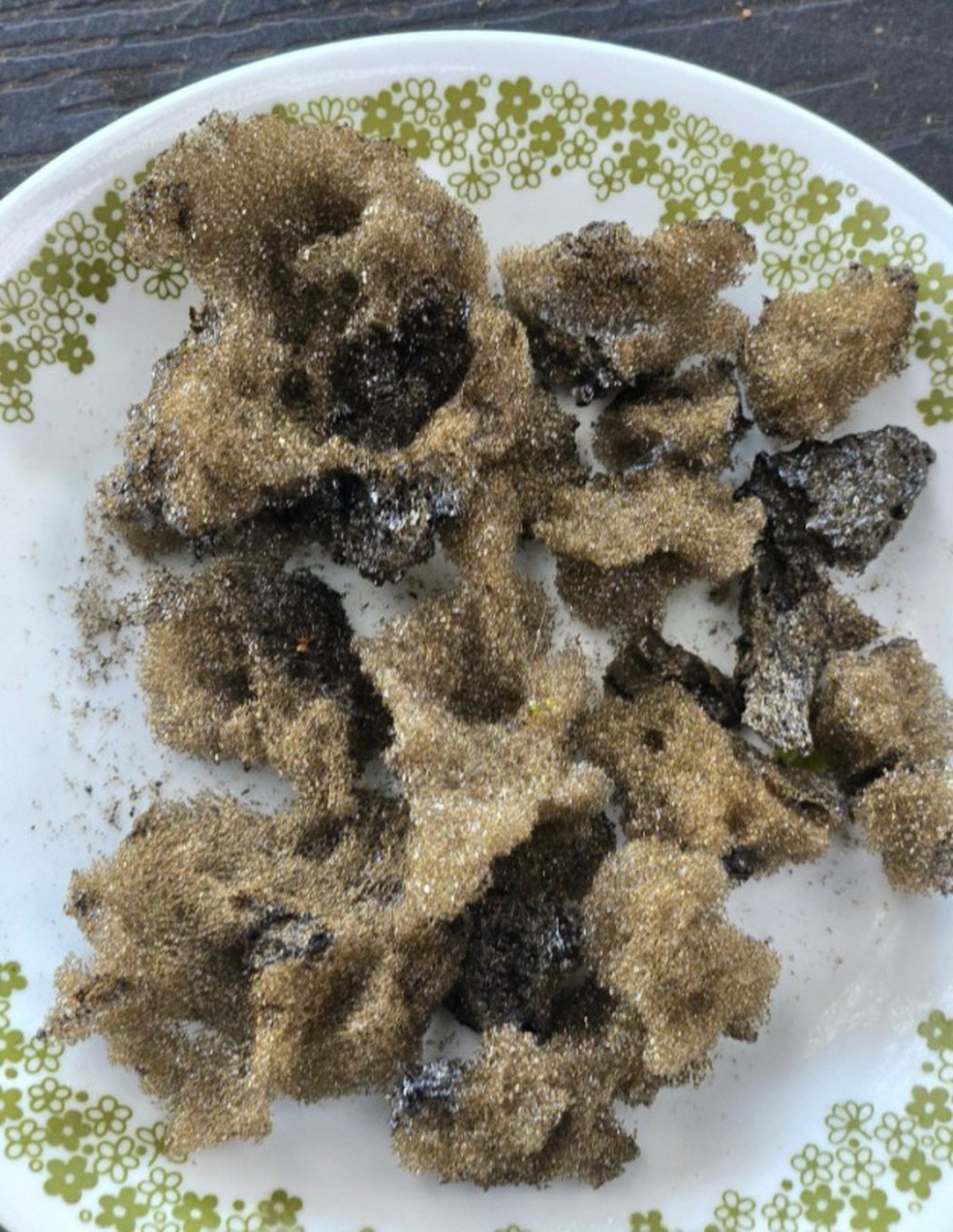 Fragmentos de rocha expelidos por vulc&atilde;o no Hava&iacute; &mdash; Foto: Reprodu&ccedil;&atilde;o/X