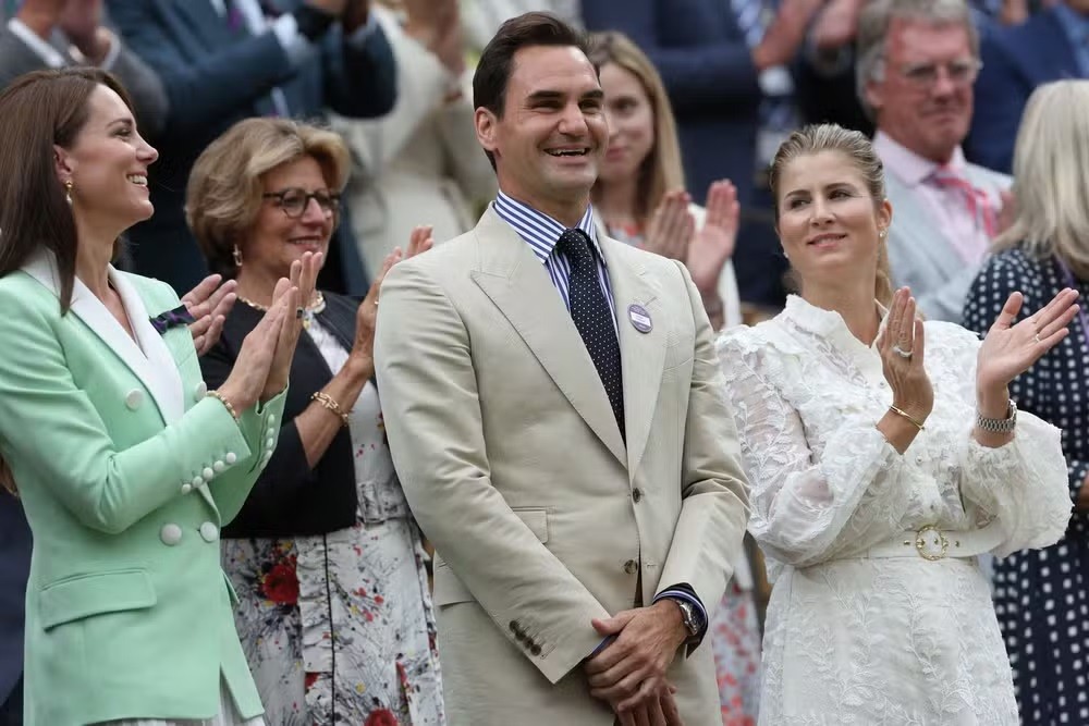Guimbas de cigarro causam incêndio em festa luxuosa em que Roger Federer estava presente