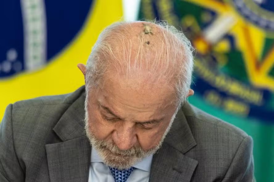 Lula anuncia fim da ‘taxa das blusinhas’