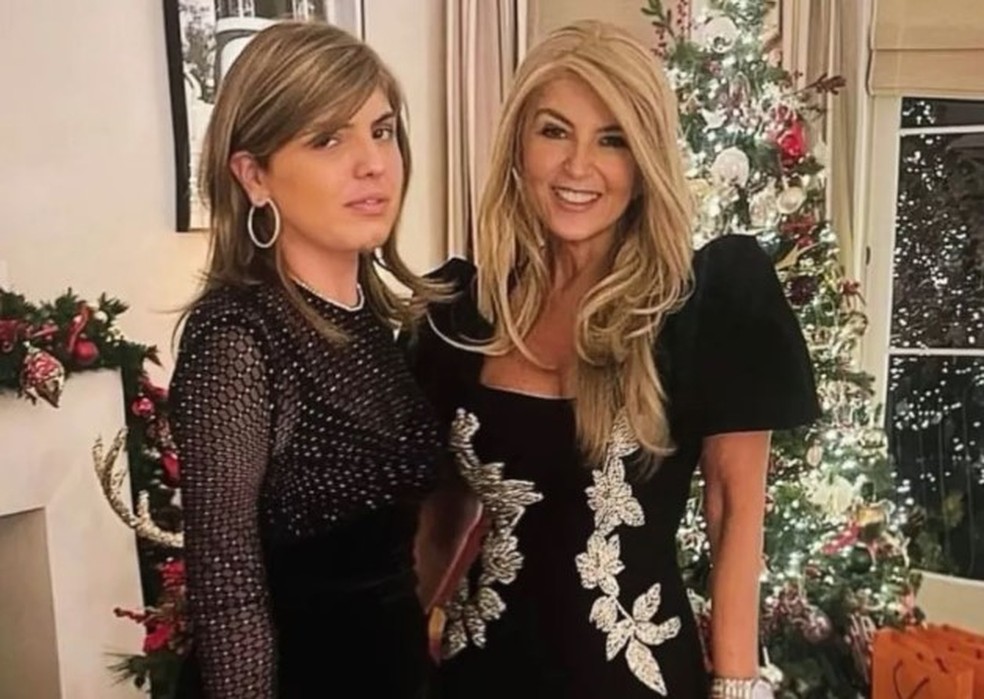 Marissa Laimou (à esquerda) e a sua mãe, Bessy — Foto: Reprodução/X