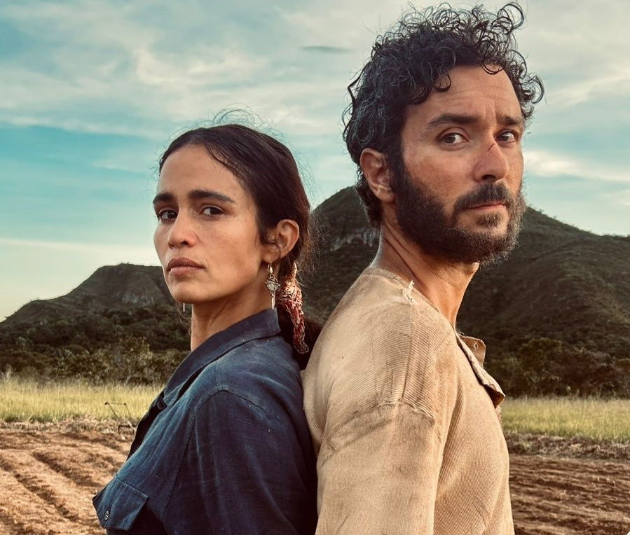 Longe da TV, Nanda Costa vive ex-cangaceira no filme ‘Maria de Maria’ - QTU Questões do Universo