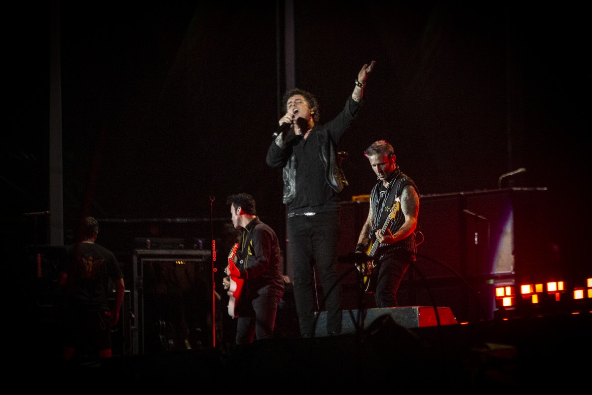Green Day se Pronuncia: Pedido de Desculpas aos Fãs do Rio e Promessa de Retorno Após Cancelamento Controverso