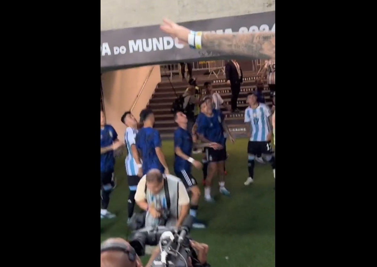 Di María escupe a hinchas tras ser golpeado con cerveza en Brasil ante Argentina;  respecto