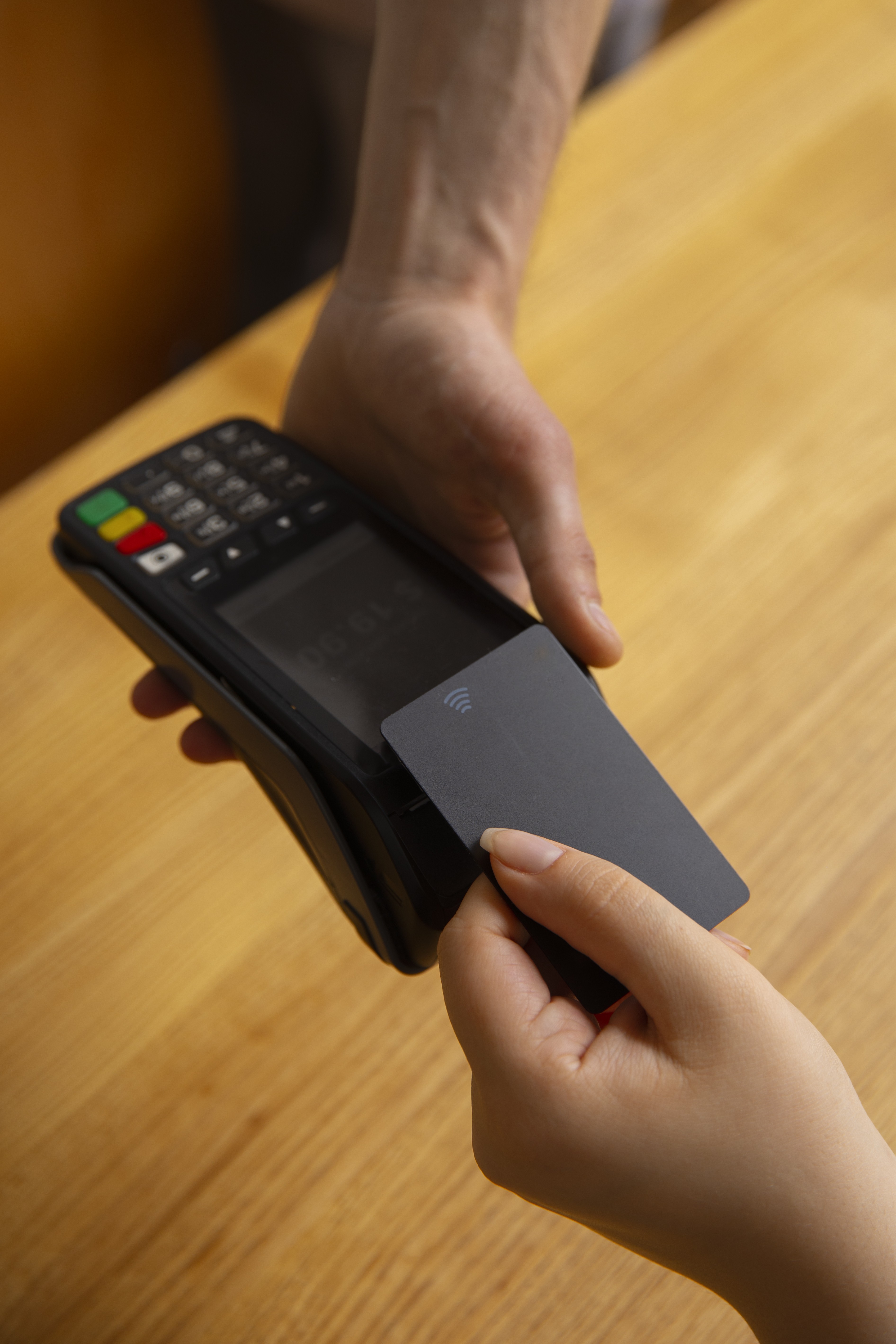 Pagar à vista ou parcelar? Saiba como escolher a melhor opção ao usar o cartão de crédito