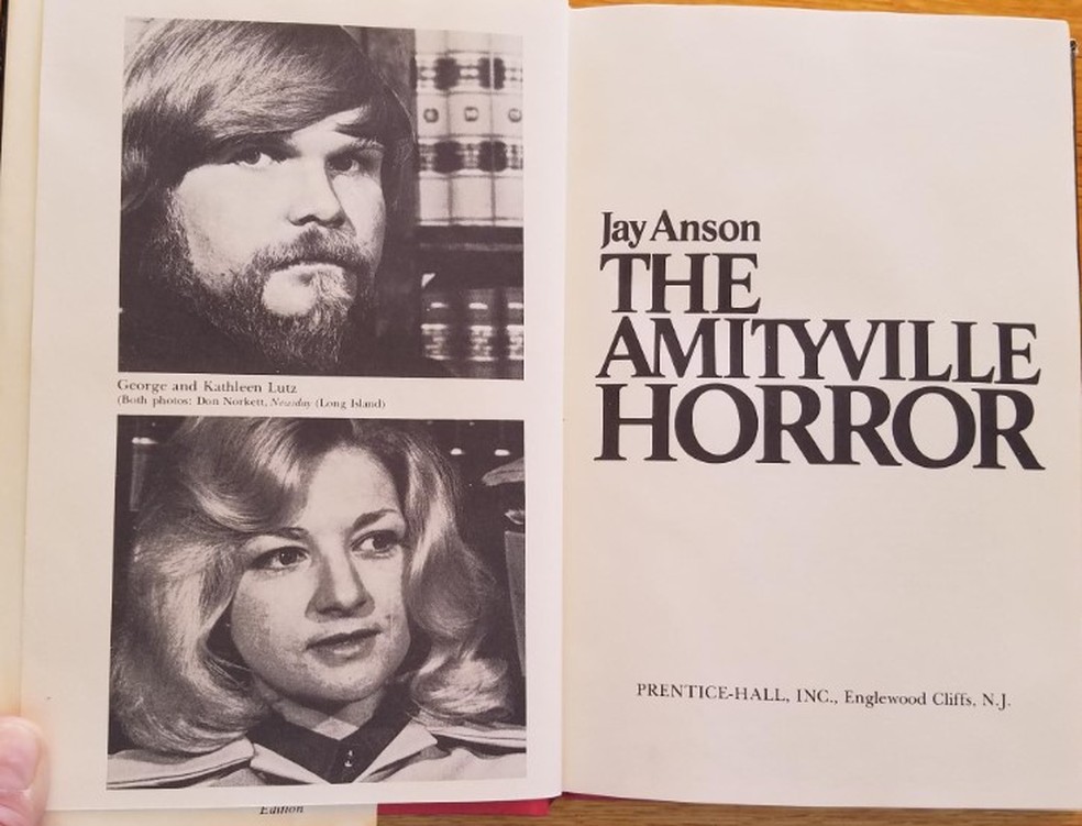 George e Kathleen Lutz viveram na casa 'maldita' em Amityville e relataram 'fen&ocirc;menos sobrenaturais' &mdash; Foto: Reprodu&ccedil;&atilde;o