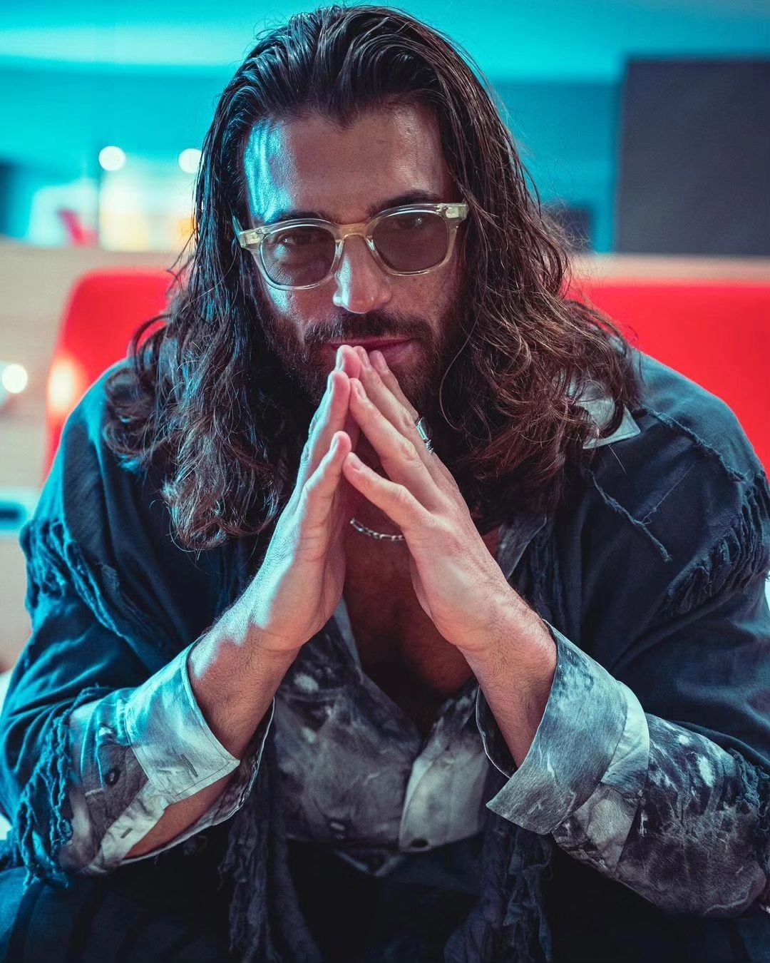 Quem é Can Yaman? Ator largou Direito e virou febre no Brasil após