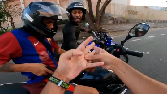 Motociclista grava imagens do próprio assalto na Zona Norte do Rio; veja o vídeo