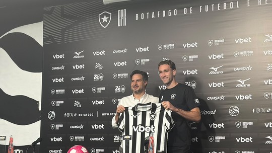 Botafogo apresenta zagueiro Arthur Chaves, oitavo reforço da equipe na janela de transferências