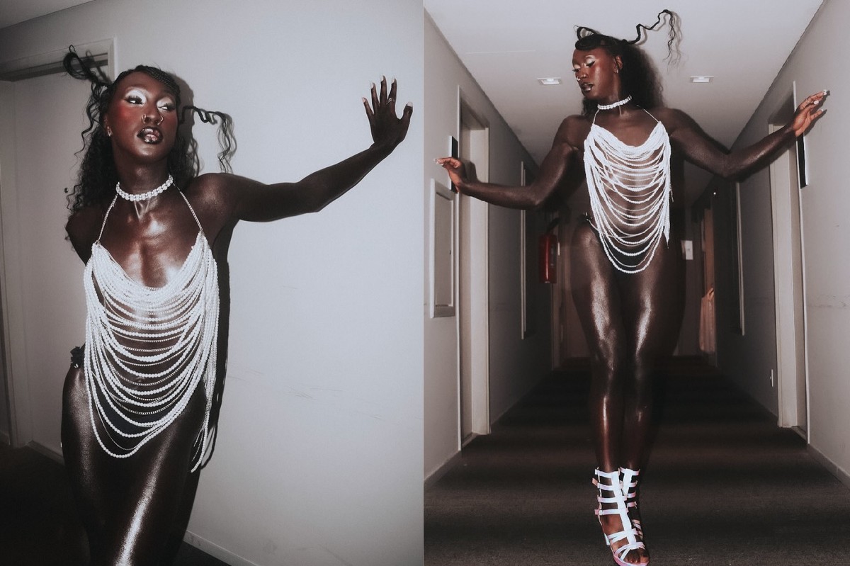 Quem é a cantora trans, nascida em comunidade, que virá no abre-alas do desfile sobre primeira travesti do Brasil