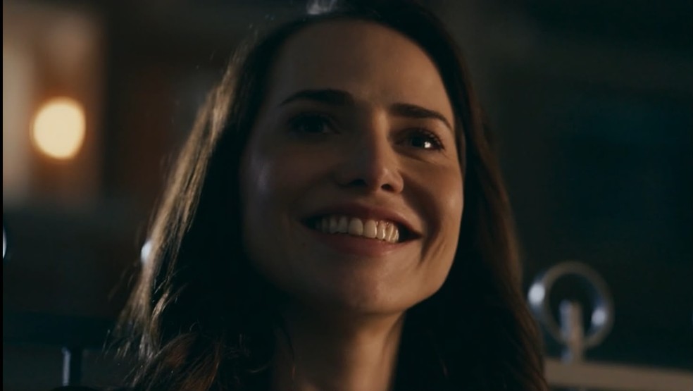 Adriana (Leticia Colin) em 'Quem ama cuida' — Foto: Reprodução/ Rede Globo
