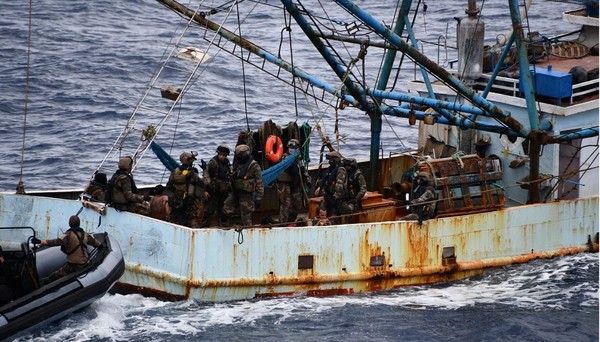 Marinha francesa apreende 2,4 toneladas de cocaína em barco pesqueiro que zarpou do Brasil
