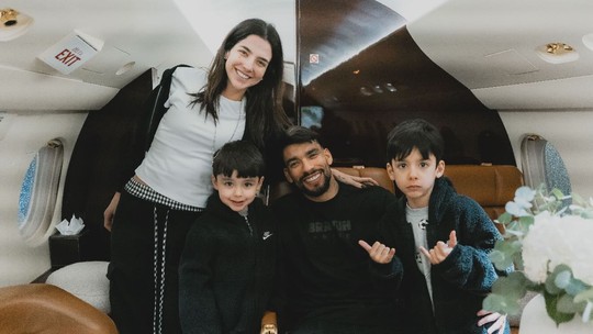 Mulher de Paquetá recebe onda de boas-vindas nas redes sociais com a volta do jogador ao Flamengo