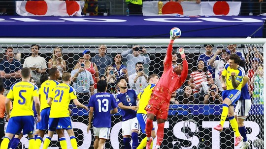 'Tia Helena odiava Suzuki': meme do jogo do Brasil x Jap&atilde;o faz goleiro ser jogador japon&ecirc;s mais comentado da partida