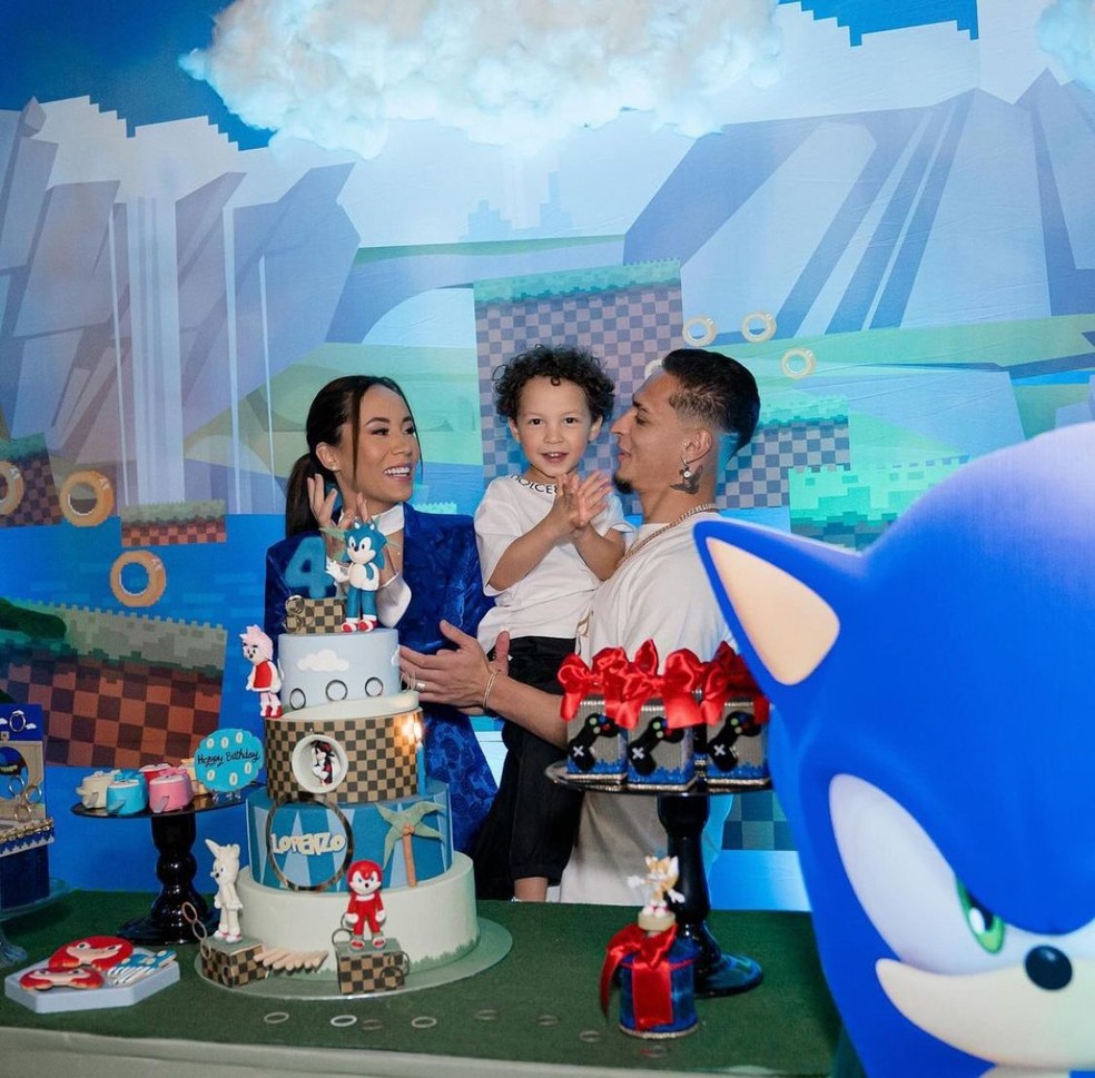 Jogador Antony festeja aniversário do filho após reconciliação com ex-mulher — Foto: Instagram