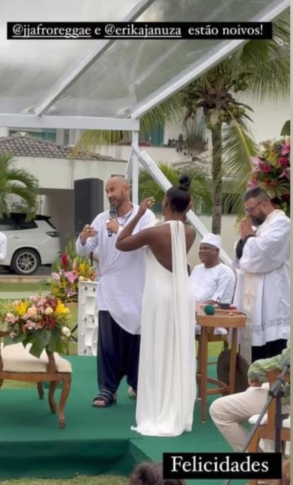 Erika Januza e José Júnior ficam noivos e fazem festa com ares de casamento Entretenimento extra