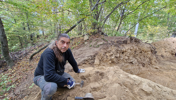 Cientistas encontram forte de 3 mil anos seguindo caminho de moedas de prata