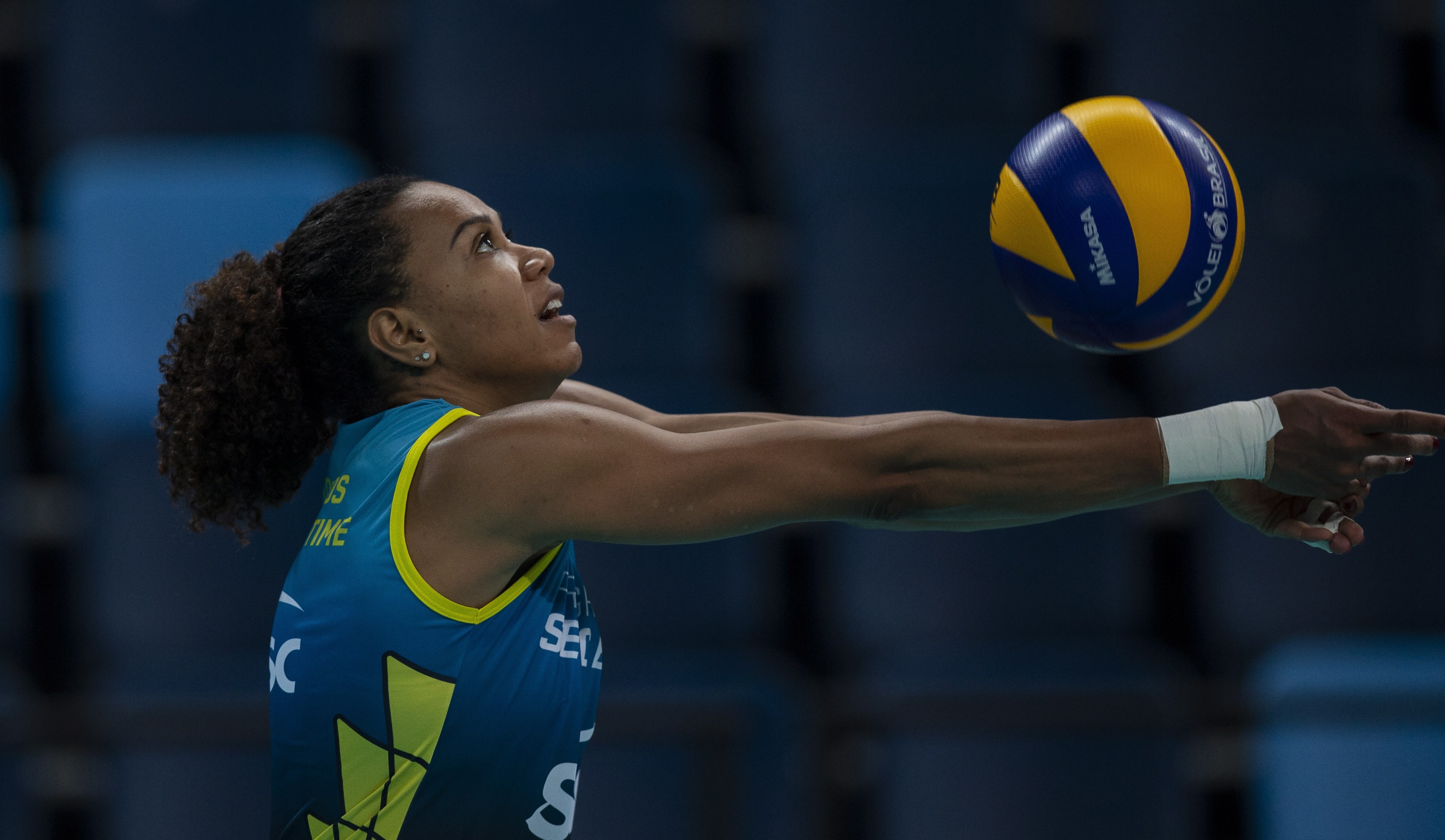 Embaixadora do Intercolegial, a ex-jogadora de vôlei Juciely Barreto traz as disputas escolares em sua trajetória