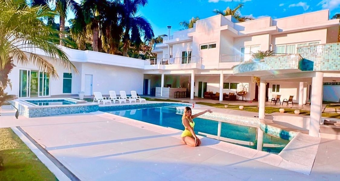 MC Melody ostenta sua mansão na web — Foto: Instagram