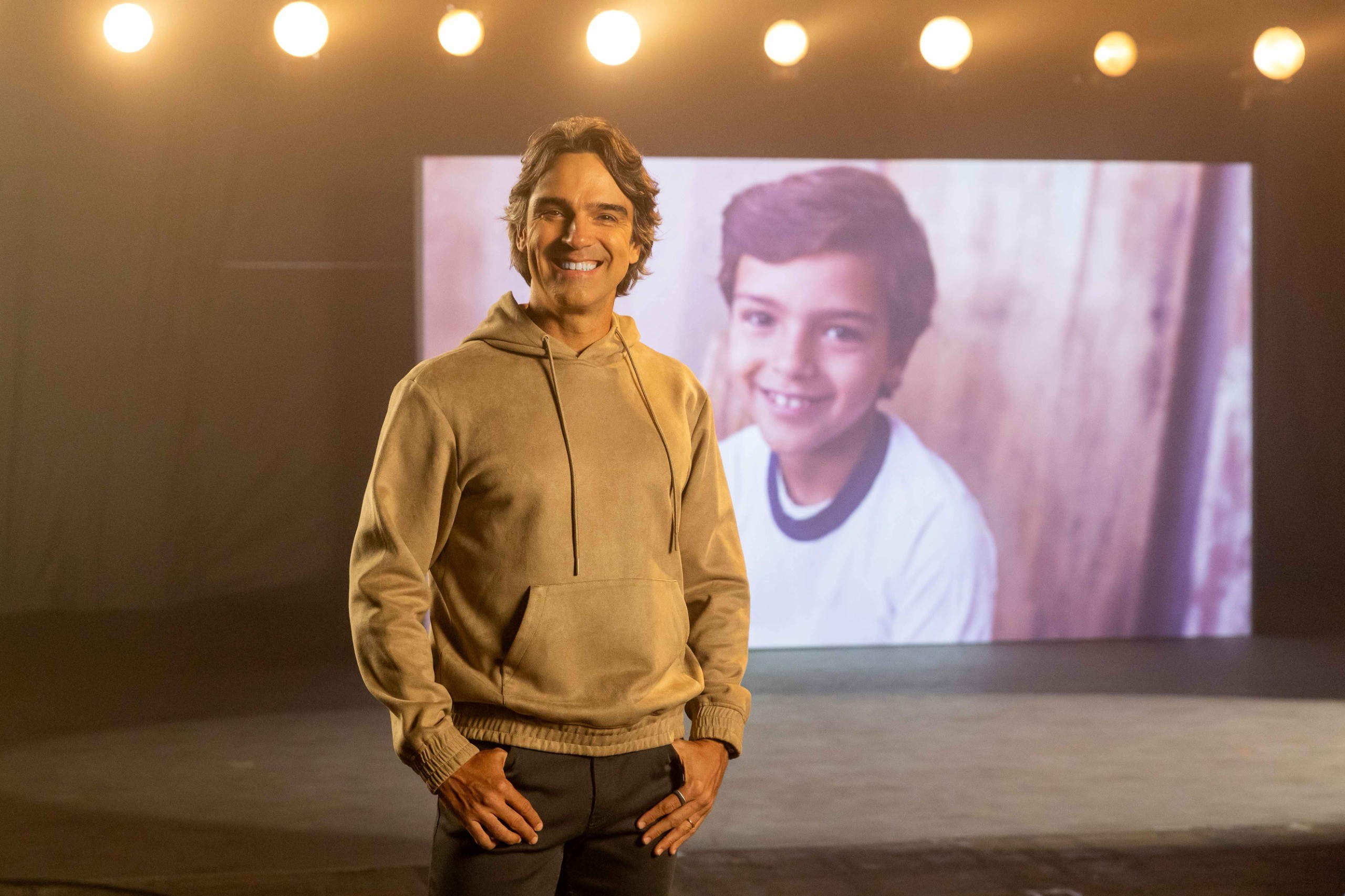 Tadeu Schmidt revive a própria infância em campanha do Criança Esperança 2026: ‘Muito emocionante’