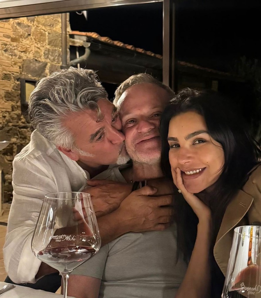 Novo casal, Cíntia Chagas e Rubinho Barrichello surgem grudadinhos na Itália