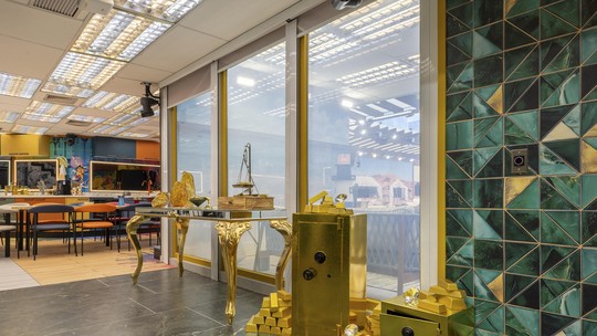 Livros, óculos escuros, fotos e mais: confira quais são os itens proibidos na casa do 'BBB'