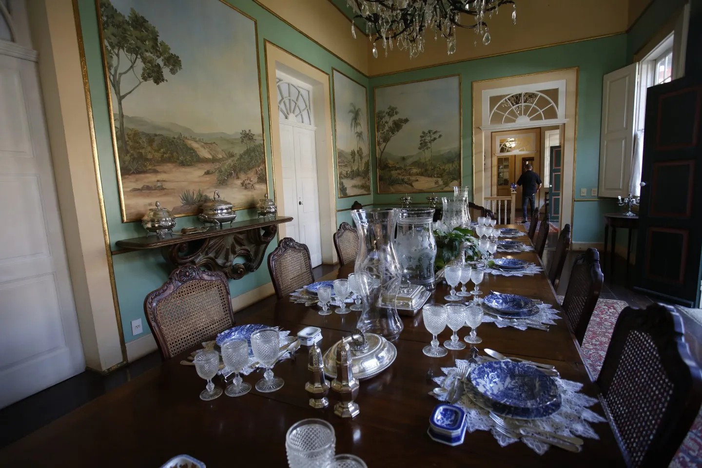 Sala de jantar colonial da Fazenda São Luiz da Boa Sorte, em Vassouras — Foto: Custodio Coimbra/Agência O Globo