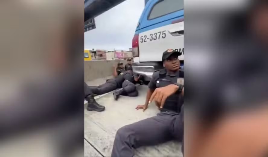 Recrutas da PM ficam presos em meio a tiroteio na Avenida Brasil