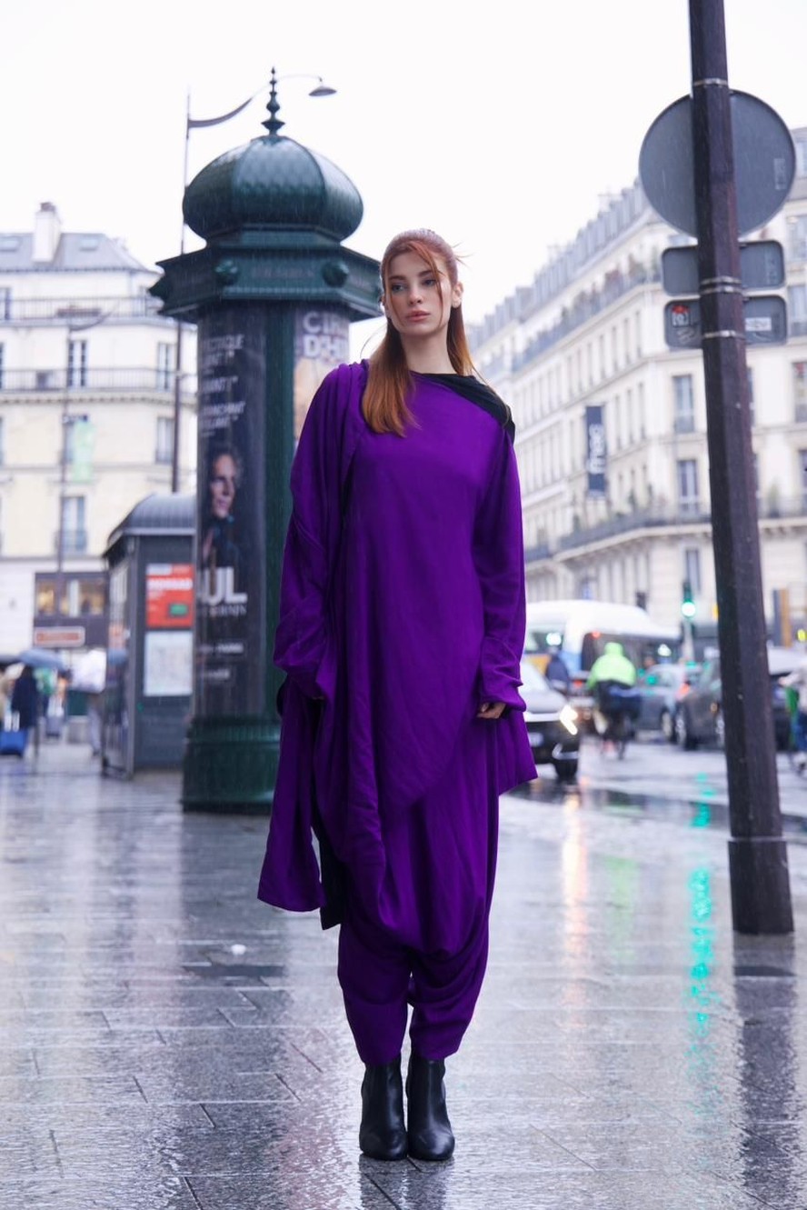 Bruna Altieri participa de desfile da filha de Yohji Yamamoto na Paris Fashion Week