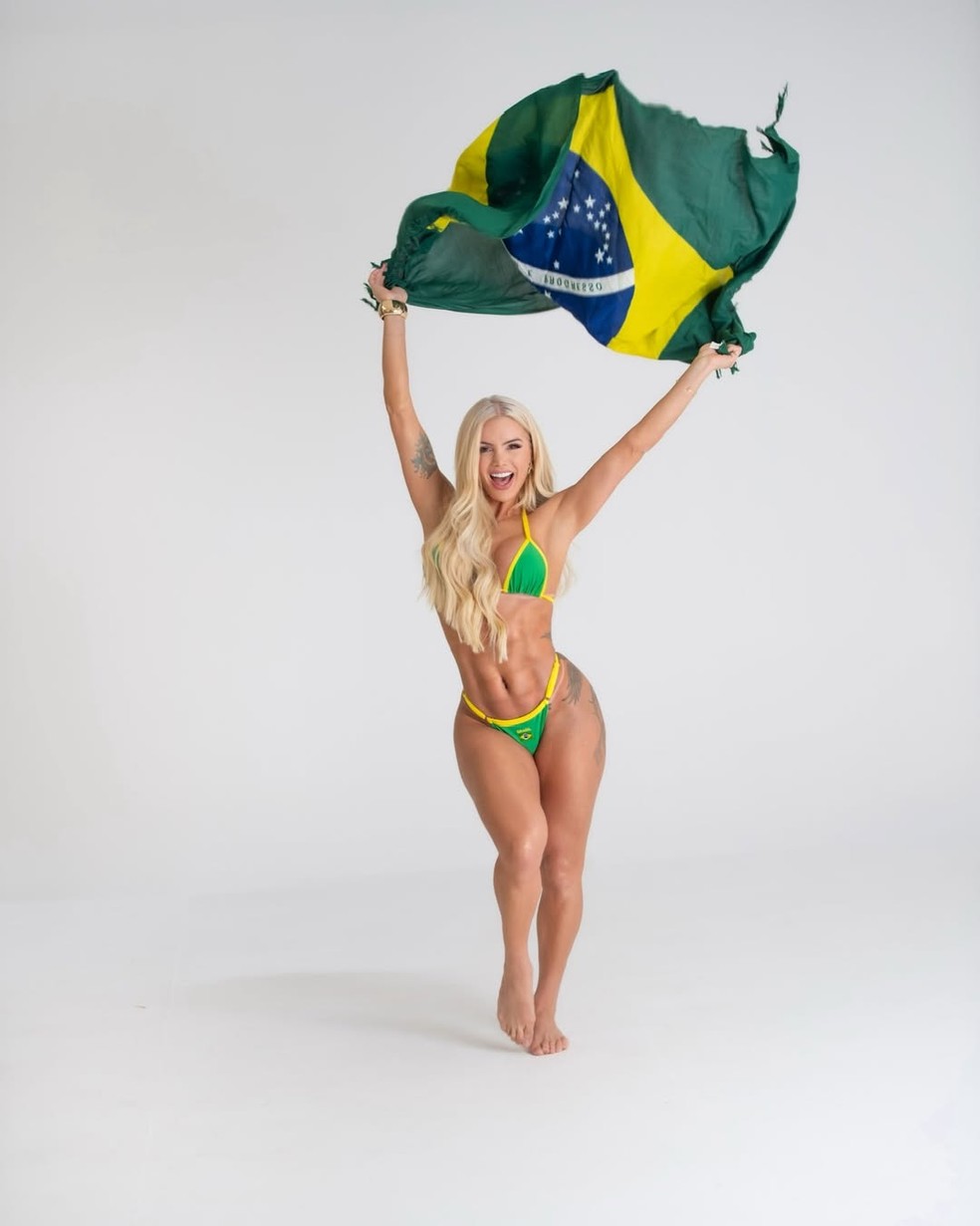 Thalita Zampirolli faz ensaio com as cores do Brasil na Copa do Mundo — Foto: Alexon Lamin/Reprodução/Instagram