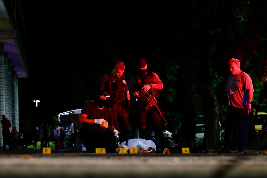 Advogado é executado em frente à sede da OAB, no Centro do Rio - Na foto Perícia