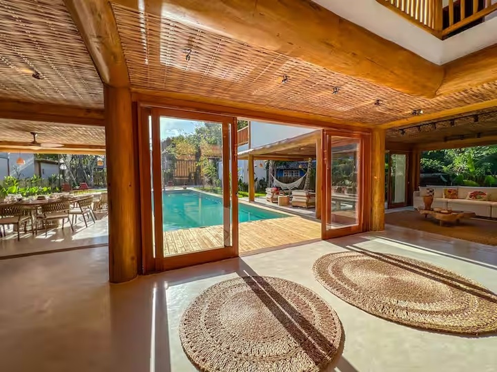 Namorada de Belo se hospeda em mansão em Trancoso com diárias de R$ 5 mil — Foto: rep/ instagram