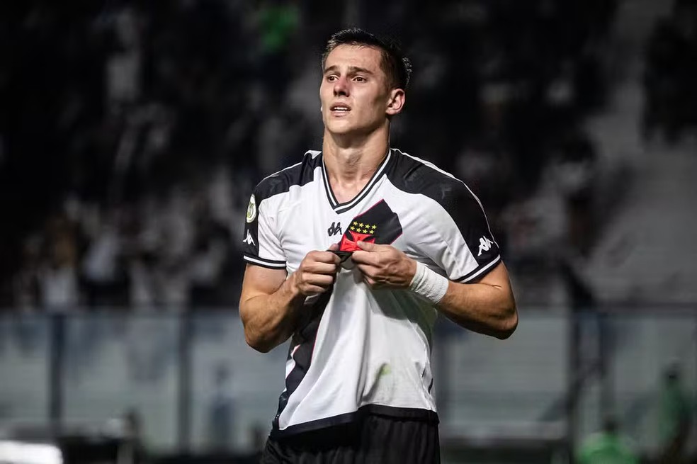 Estrella chora com seu primeiro gol no profissional — Foto: Leandro Amorim/Vasco