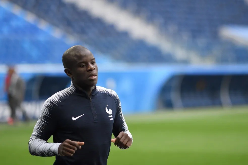 Kanté pode deixar o elenco do Chelsea — Foto:  AFP PHOTO / GABRIEL BOUYS