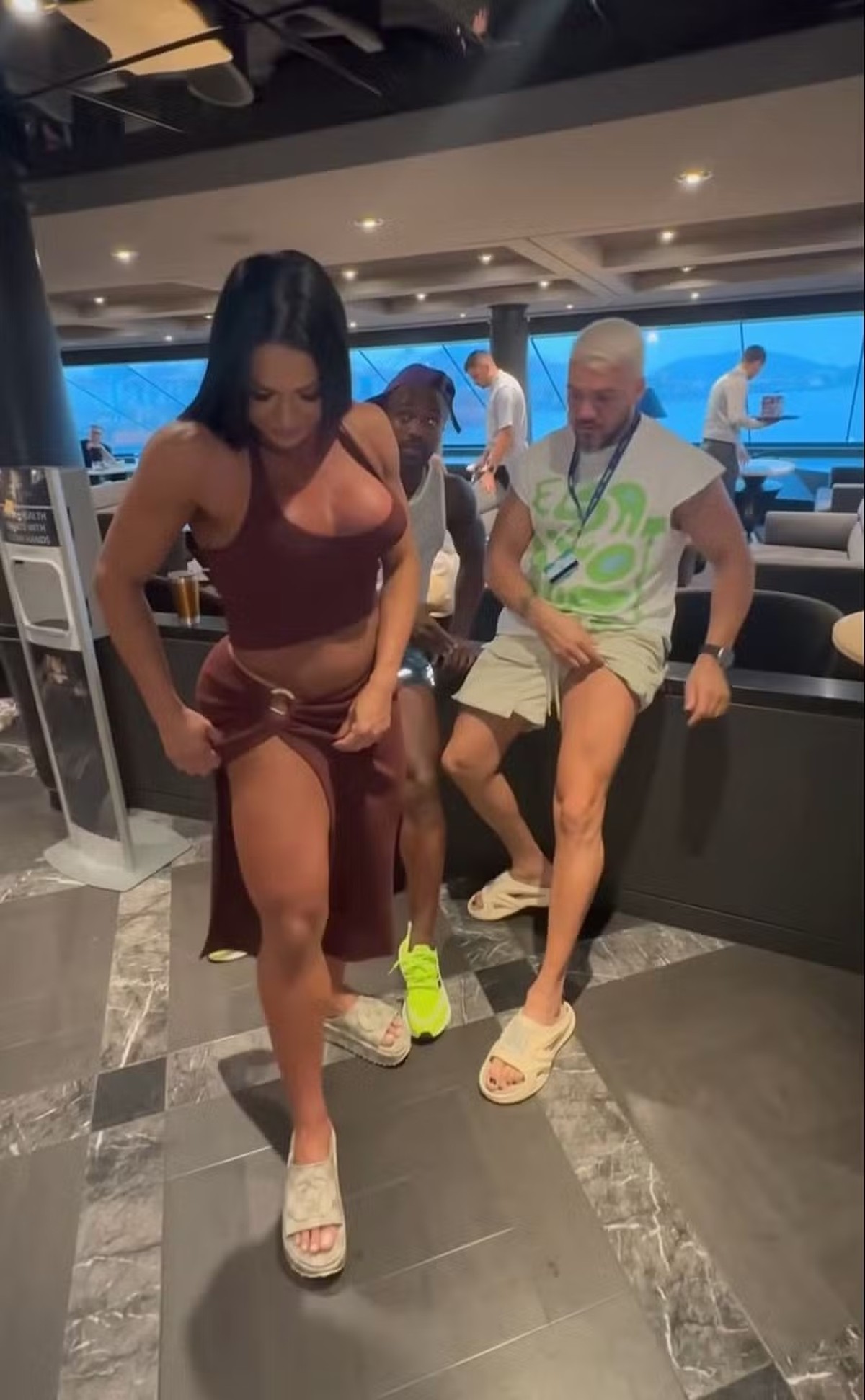 On Neymar's cruise, Gracian makes fun of Bello and Negrete with the size of her thigh: video
