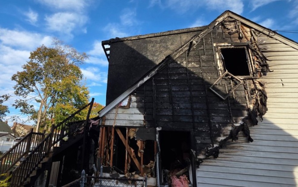 Incêndio na noite do Halloween em casa em Nova Jersey (EUA) mata família de cinco pessoas — Foto: Reprodução/X