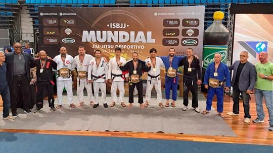 Desafios entre estados e países consagram campeões no Mundial de Jiu-Jitsu