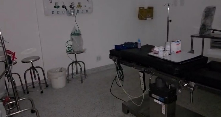 Centros cirúrgicos de clínica investigada por três mortes após plásticas são interditados em Laranjeiras