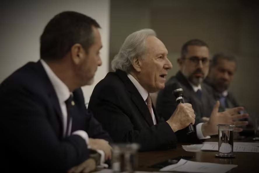 O ministro da Justiça, Ricardo Lewandowski, em entrevista sobre fraudes no INSS