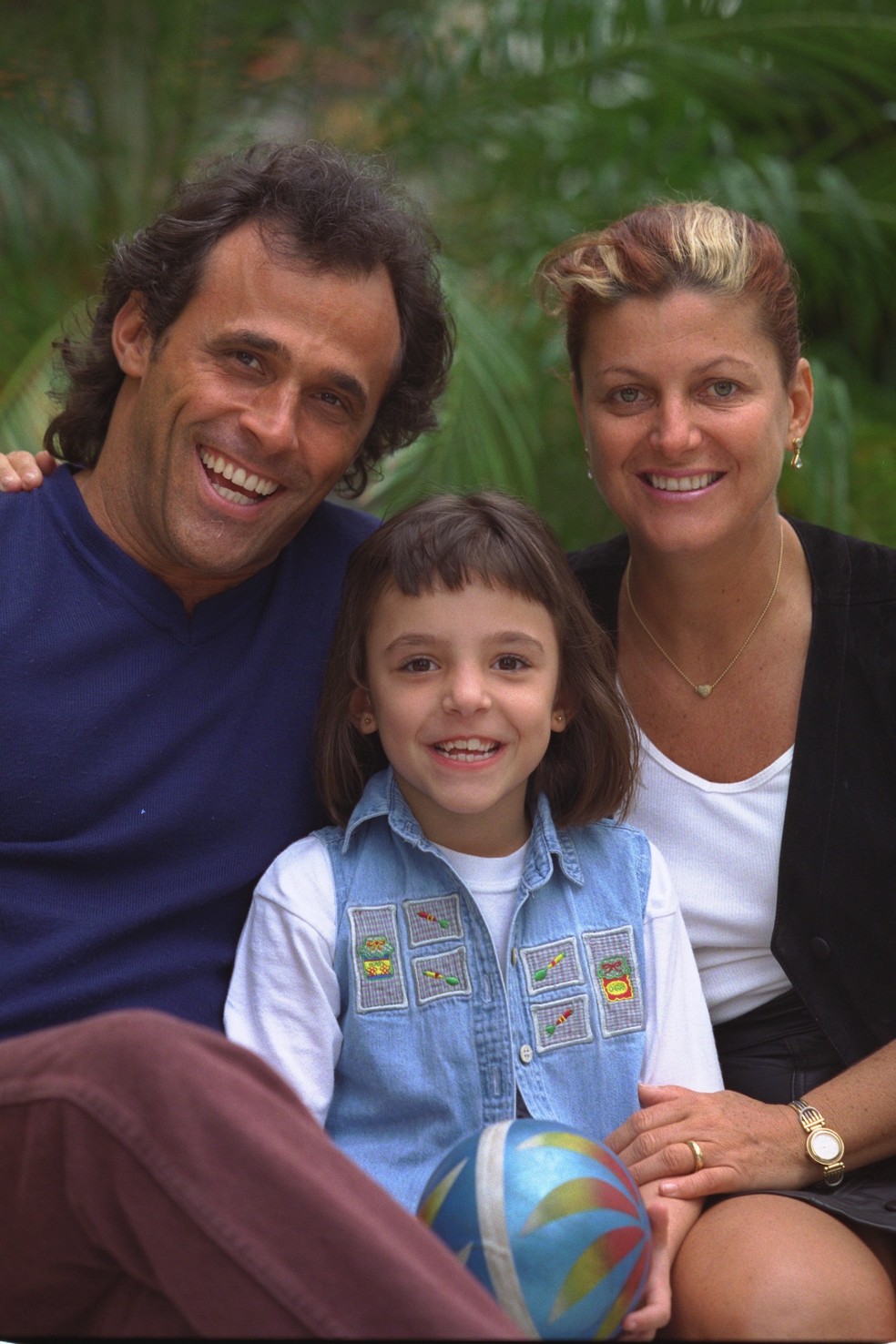 Matilde Mastrangi com Oscar Magrini e a filha Isabela em 1998 — Foto: MARCELO THEOBALD