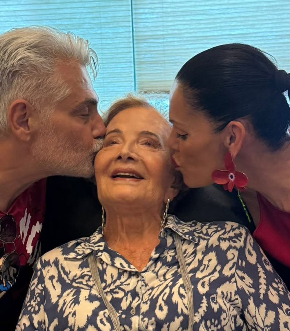 Aos 90 anos, Glória Menezes aparece curtindo a família: 'Todo mundo com ...