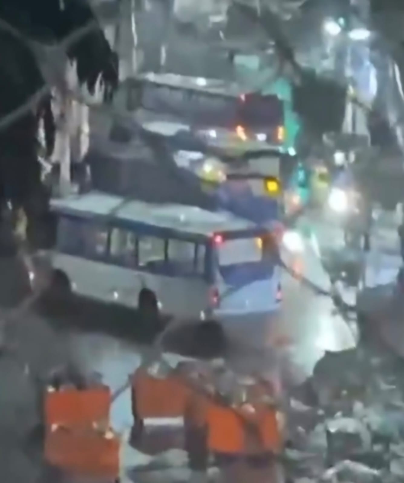 Quatro pessoas são assassinadas e 14 ônibus foram sequestrados após tiroteios na Zona Sudoeste - QTU Questões do Universo