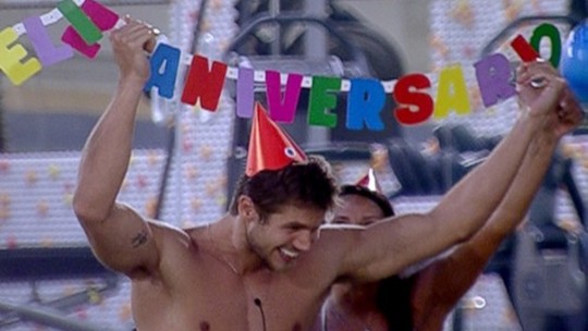 Aniversariante do mês no 'BBB 26', Jonas Sulzbach celebrará segundo aniversário confinado