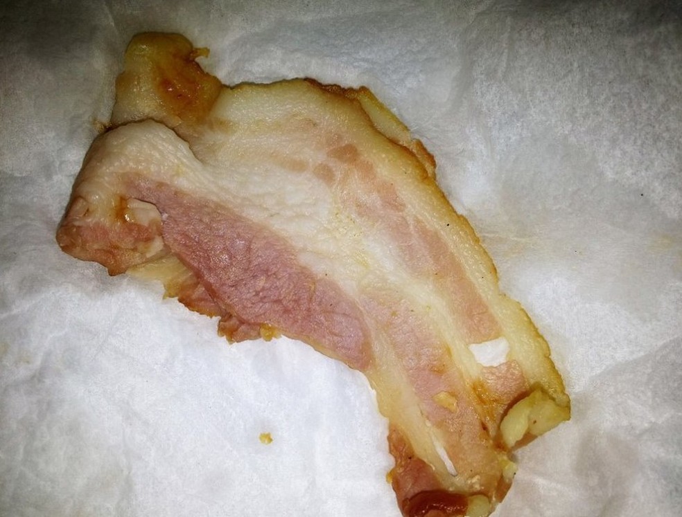 Bacon mal passado (imagem meramente ilustrativa) — Foto: Reprodução